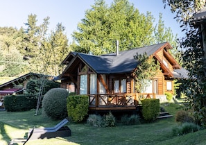 Family Cabin | In-room safe, free cribs/infant beds, free WiFi, bed sheets