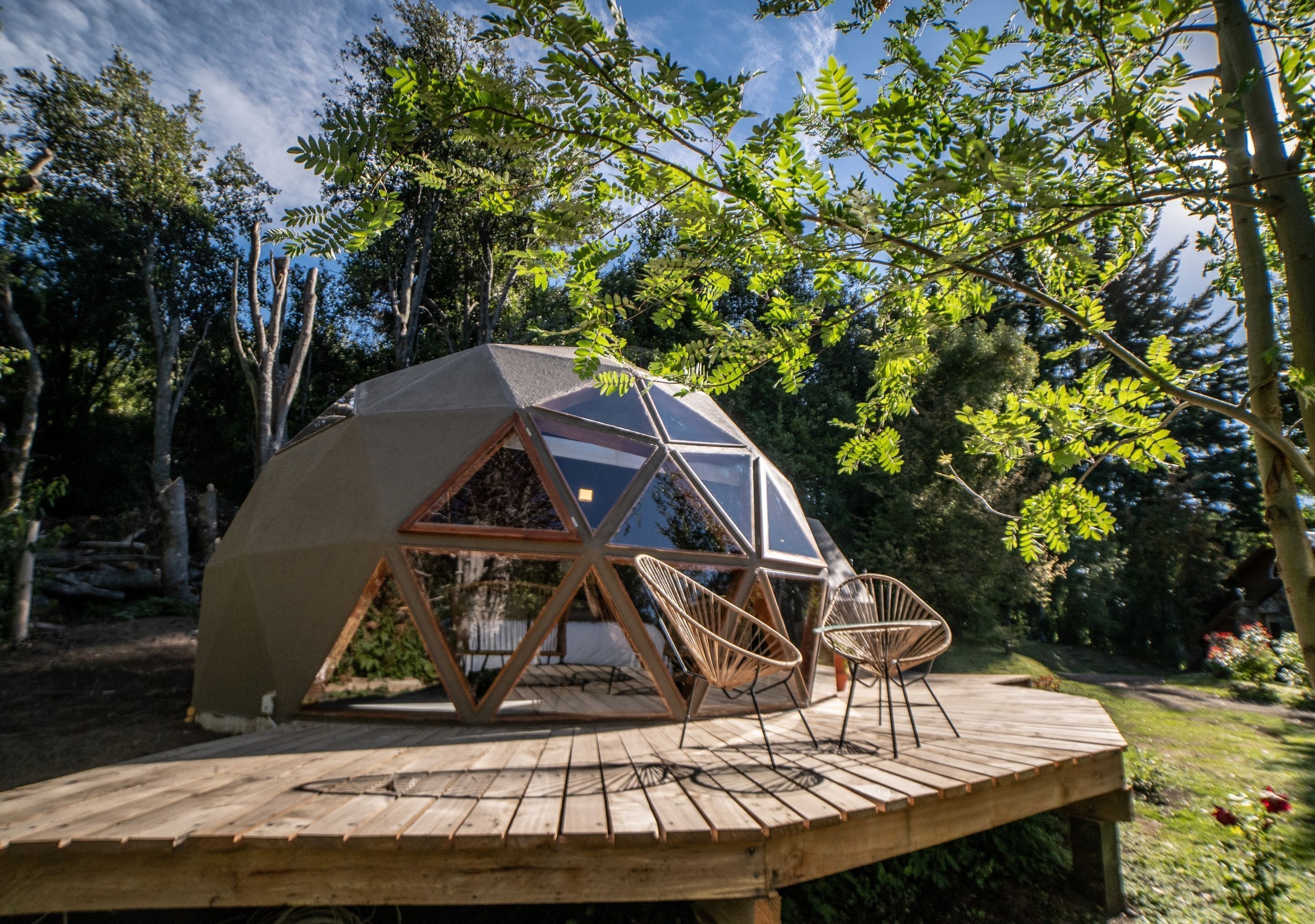 Vista frontal de la propiedad