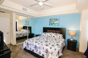 1 dormitorio, tabla de planchar con plancha, wifi y ropa de cama