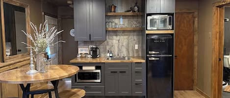 Fridge, microwave, oven, coffee/tea maker