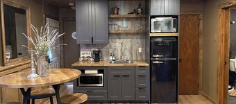 NEW Pickles Point - Western Mountain Getaway