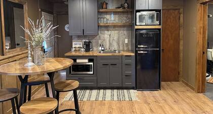 NEW Pickles Point - Western Mountain Getaway