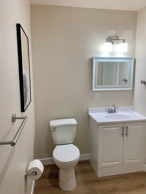 Shower, towels, soap, toilet paper - Chic Spanish-Style Guest Suite. Ventura, CA with AC, WiFi (Ventura)