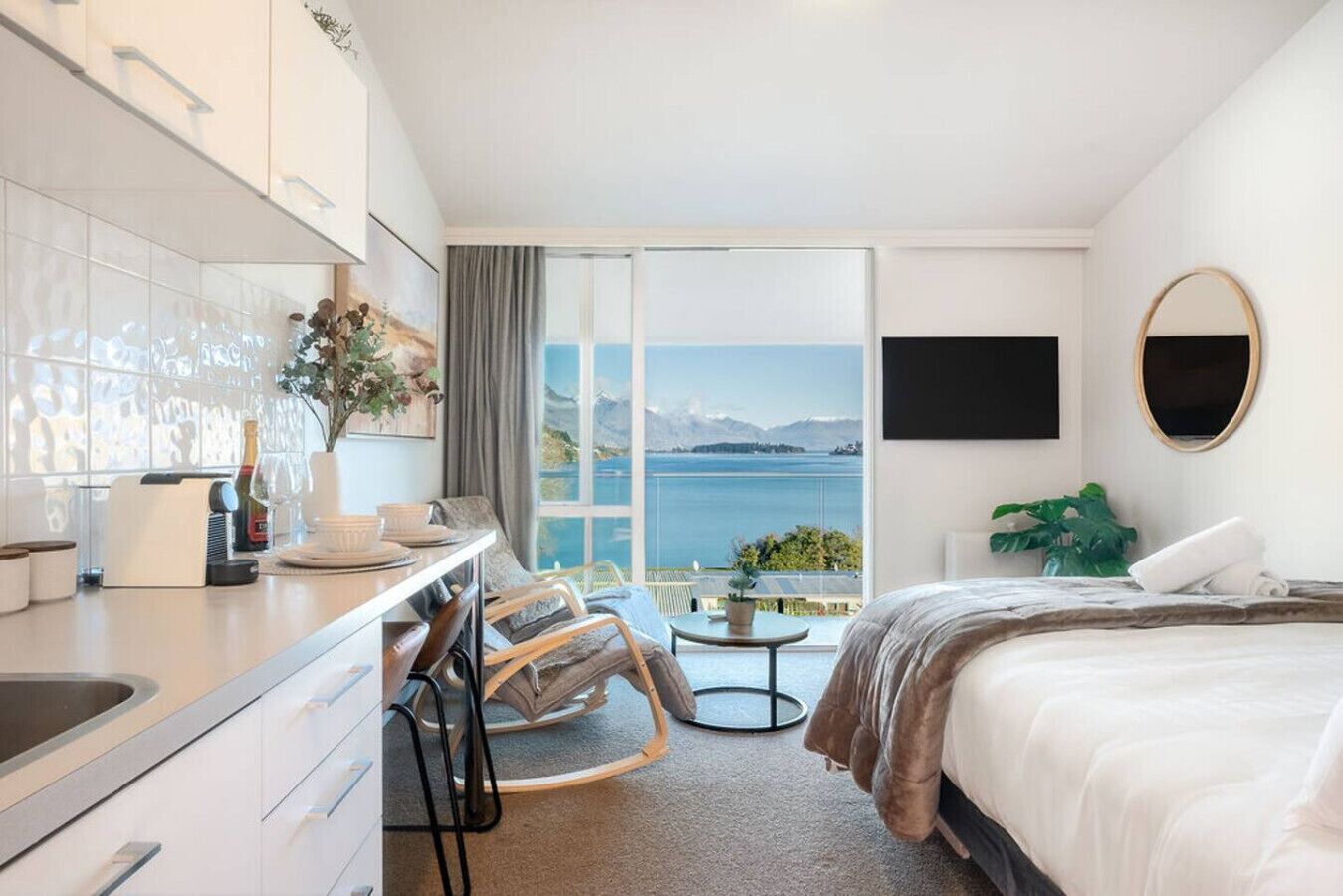 Iron/ironing board, WiFi, bed sheets