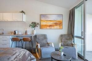 مكواة/لوح كي وواي فاي وملاءات أسرّة