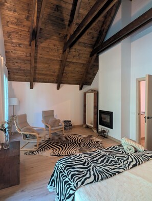 4 soverom, strykejern/-brett, wi-fi og sengetøy