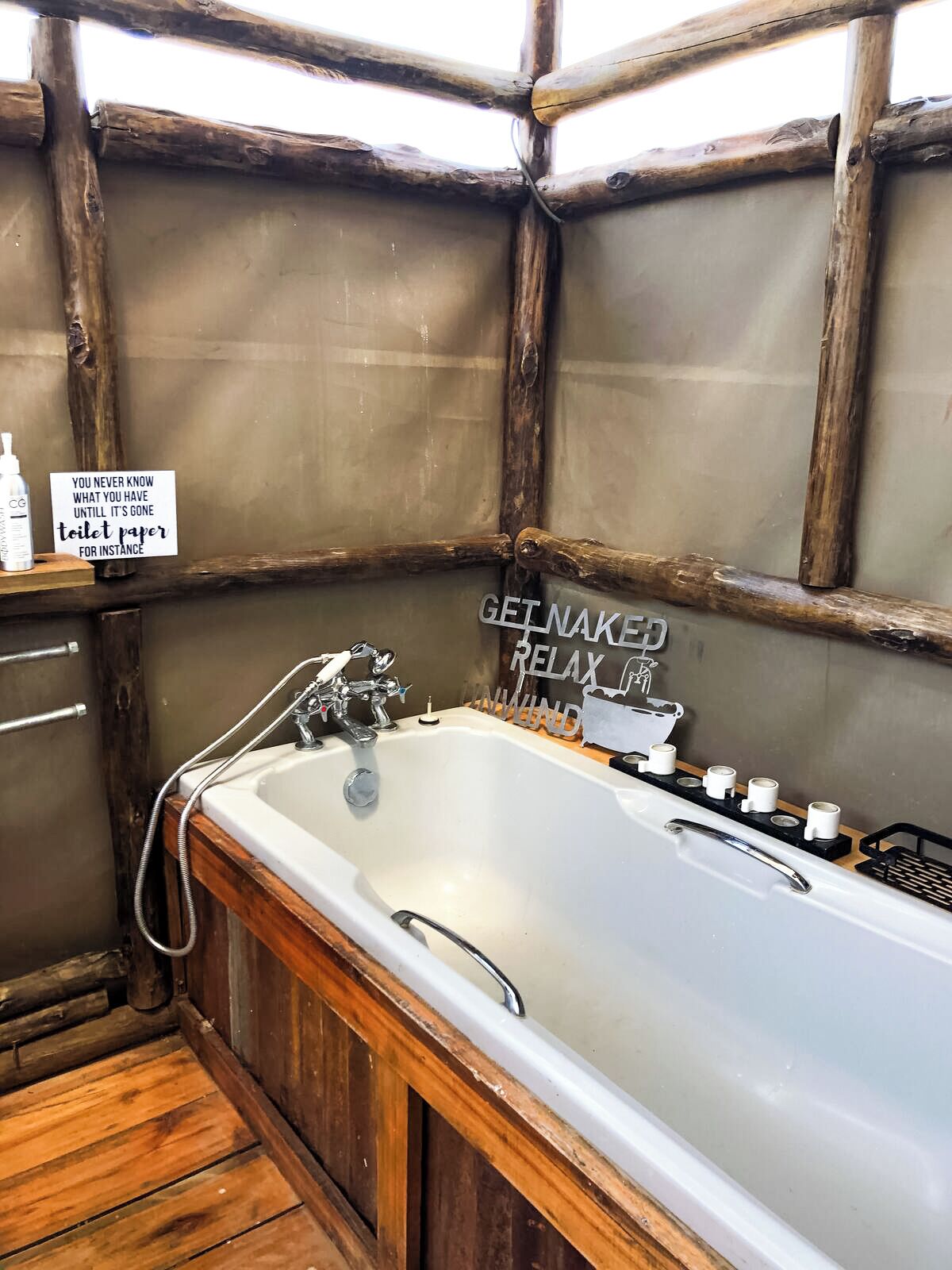 Shower, bidet, towels, toilet paper