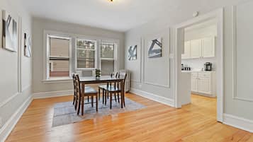 Classic Apartment | In-room dining