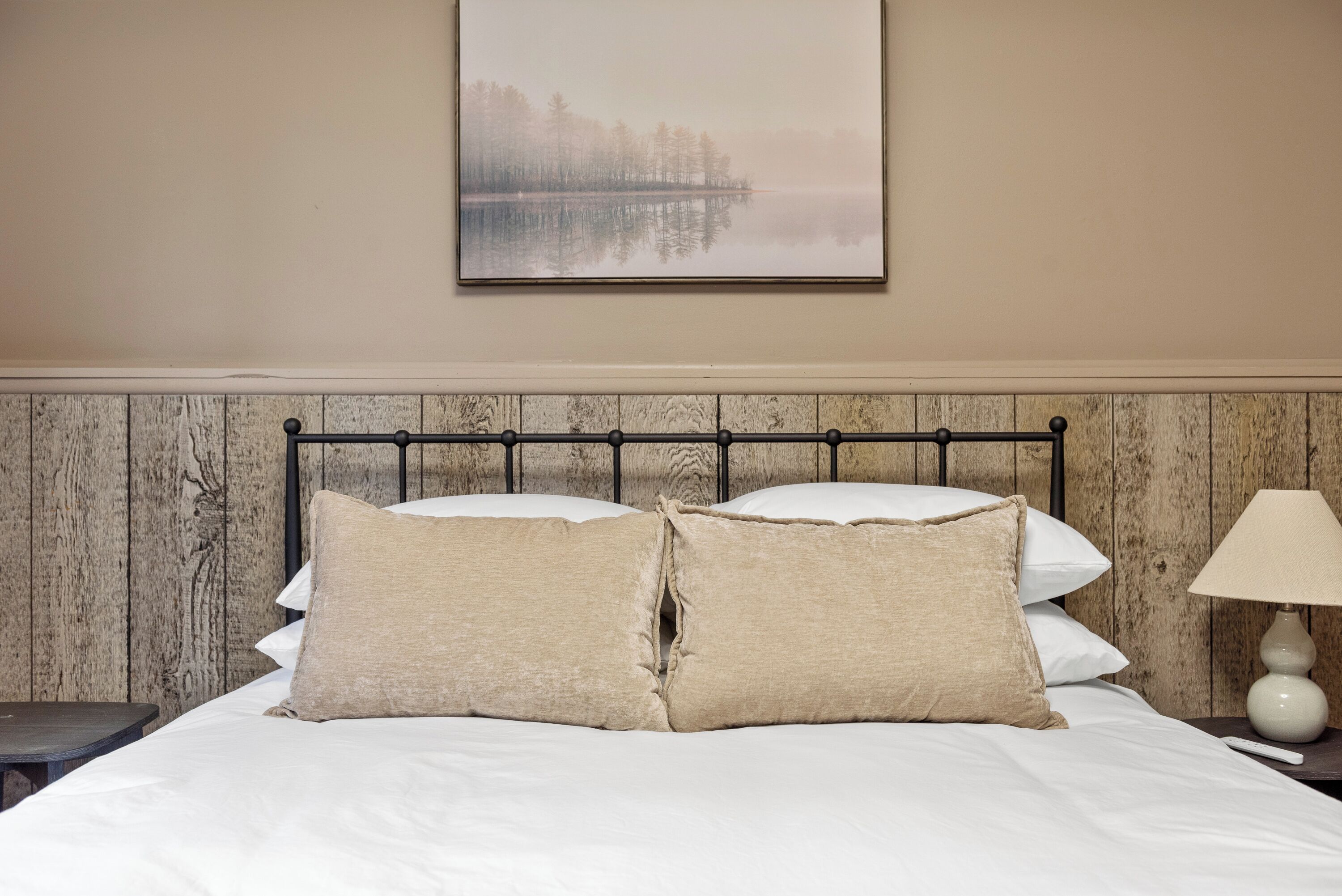 5 bedrooms, iron/ironing board, free WiFi, bed sheets