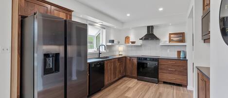 Microones, forn, placa de cuina i rentaplats