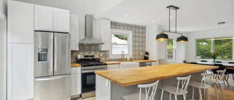 Four Ă micro-ondes, un four, surface de cuisson, lave-vaisselle