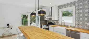 Hamptons East Quogue Retreat With Pool & Private Bay Beach, 1 block to Main St