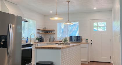 The Cozy North Farmhouse