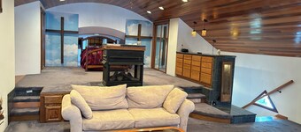 Spectacular 5-bedroom home in Anaconda.