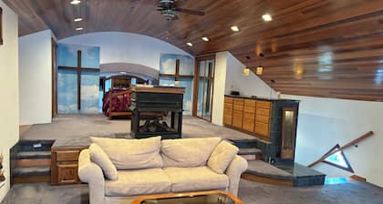 Spectacular 5-bedroom home in Anaconda.