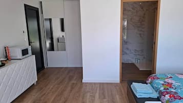 1 habitación, wifi y ropa de cama