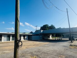 Exterior - holiday motel (Springhill)