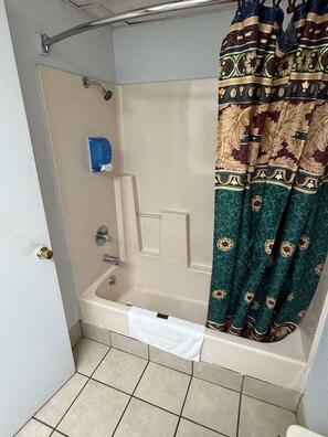 Towels, soap, shampoo, toilet paper - holiday motel (Springhill)