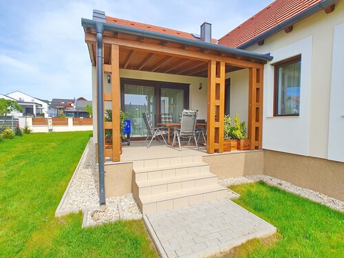 Modern villa with 3 air-conditioned bedrooms - ideal for a beach vacation