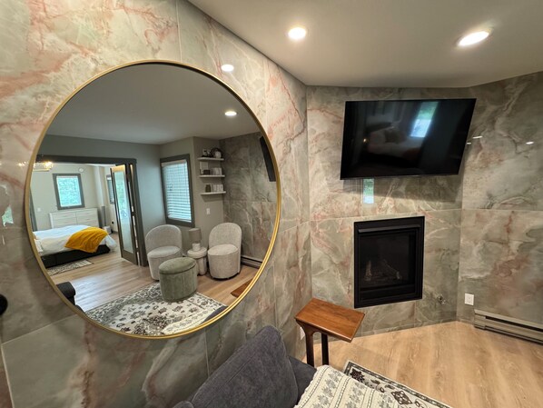 Escritorio, wifi gratis, ropa de cama y accesible en silla de ruedas