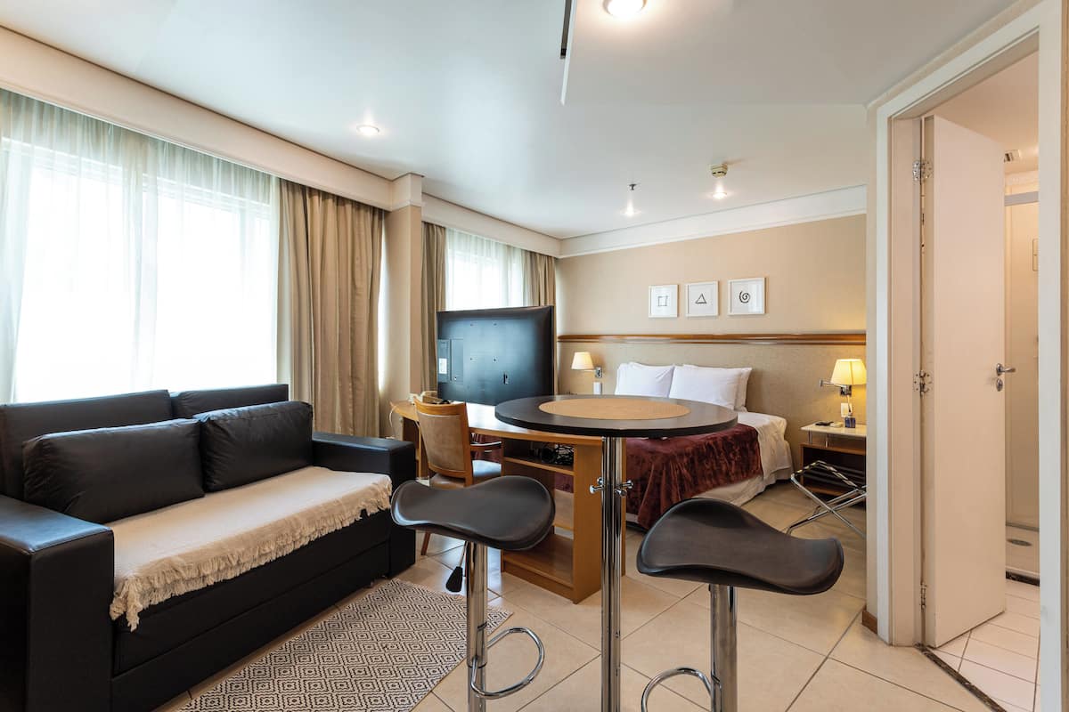 Comfort kamer, 1 twee- of 2 eenpersoonsbedden | Een bureau, een laptopwerkplek, gratis wifi