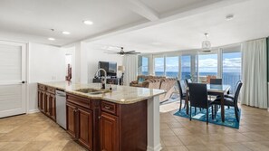 Interior - Bunta's Beach Haven (Panama City Beach)