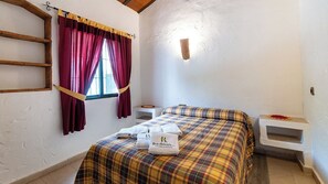 5 bedrooms, iron/ironing board, travel crib, WiFi