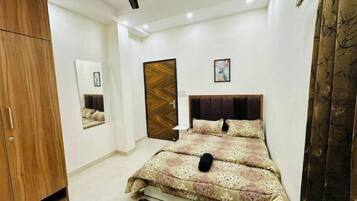 1 bedroom, WiFi, bed sheets