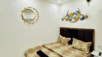 1 bedroom, WiFi, bed sheets
