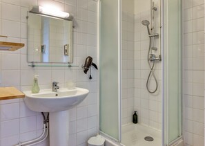 Bathroom - Le Léon 14, Joli studio avec balcon situé à Dieppe (Dieppe)