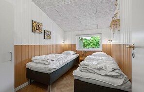 4 bedrooms, travel cot, free WiFi