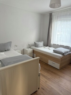 2 Schlafzimmer, BĂŒgeleisen/BĂŒgelbrett, WLAN, BettwĂ€sche