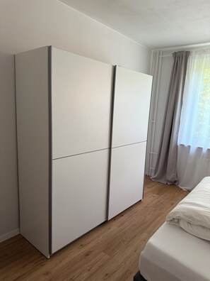 2 多间卧室、熨斗/熨衣板、WiFi、床单
