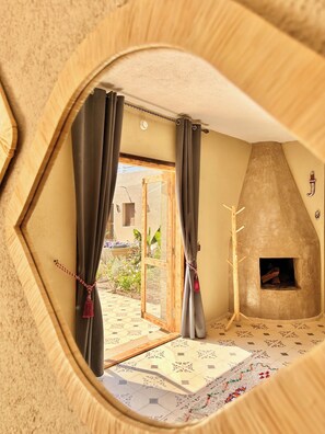 المنشأة من الداخل