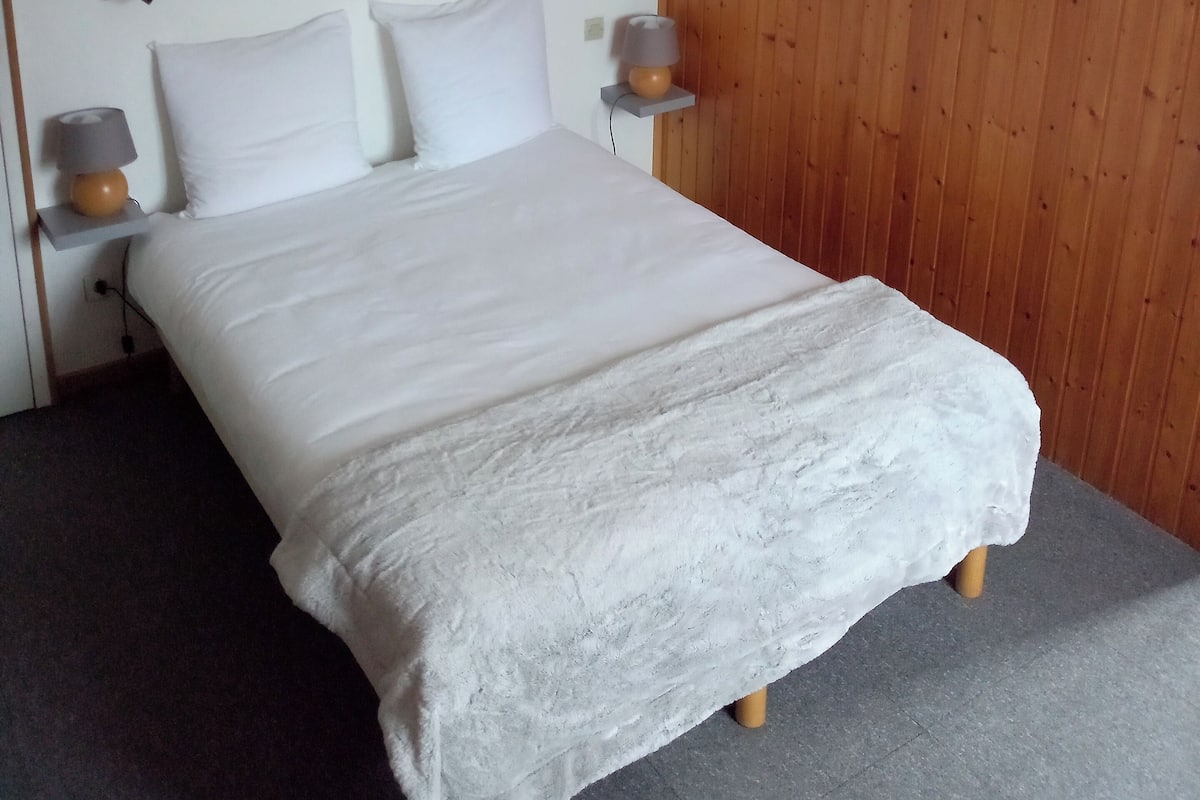 Classic Double Room | Meja, Wi-fi percuma
