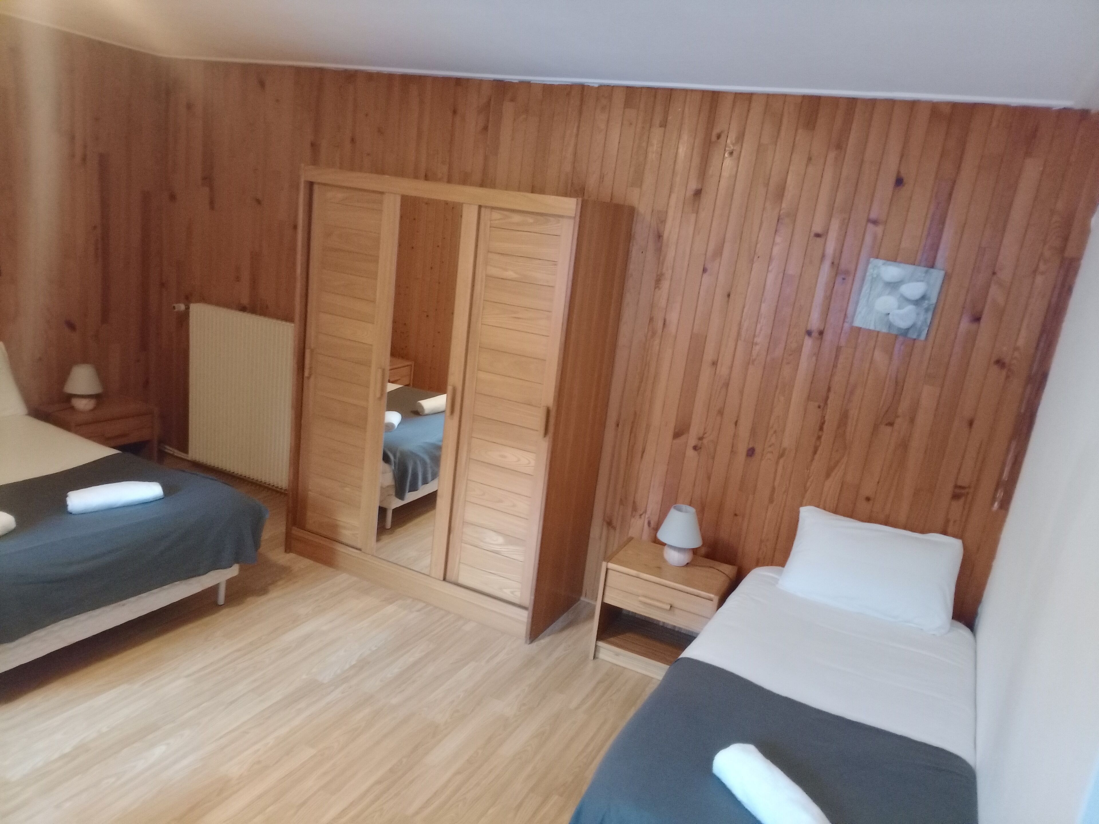 Habitación triple familiar | Escritorio y wifi gratis 