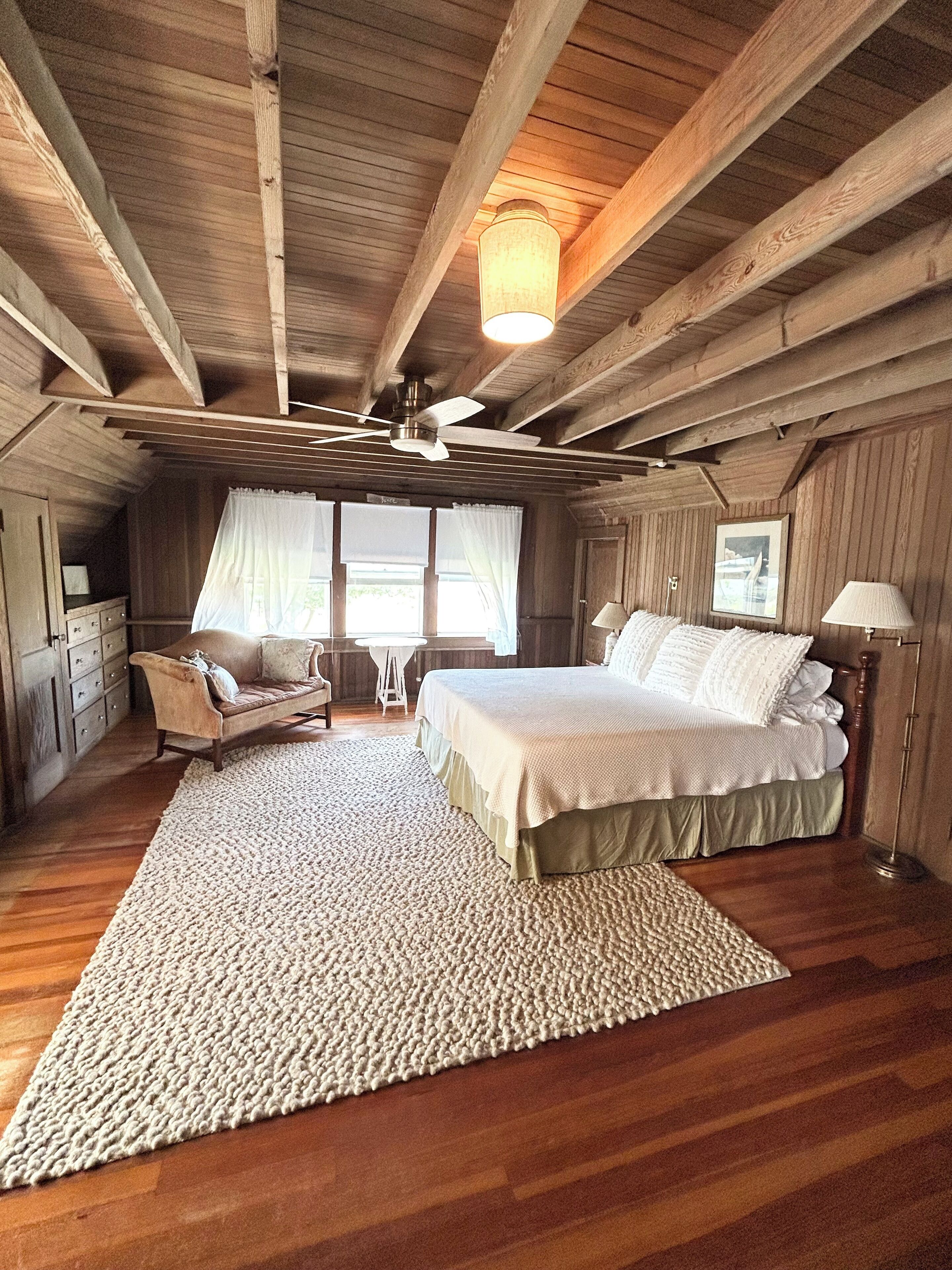 6 bedrooms, iron/ironing board, WiFi, bed sheets