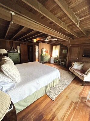 6 bedrooms, iron/ironing board, WiFi, bed sheets