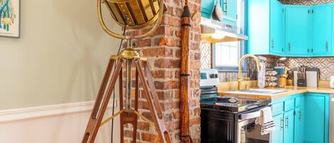 Micro-ondes, four, plaque de cuisson, lave-vaisselle