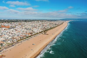Una spiaggia nelle vicinanze