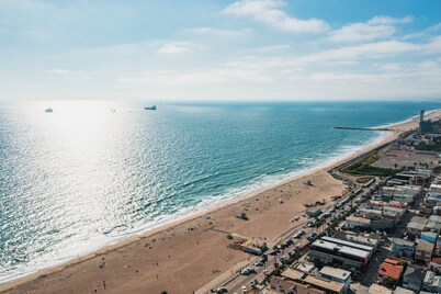 1 Block to Beach Heaven Chic 2BD