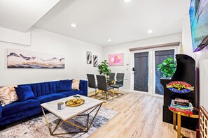 Smart TV - 1 Block to Beach Heaven Chic 2BD (Manhattan Beach)