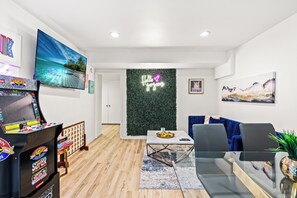 Interior - 1 Block to Beach Heaven Chic 2BD (Manhattan Beach)