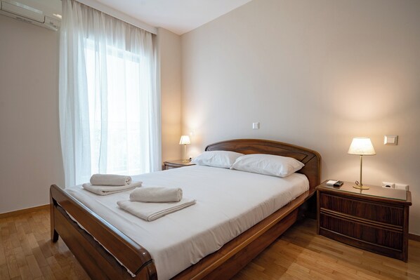 2 chambres, fer et planche à repasser, Wi-Fi, draps fournis