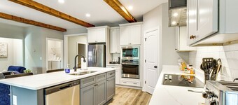 Boat Dock + Lake Hartwell Access: Family Getaway!