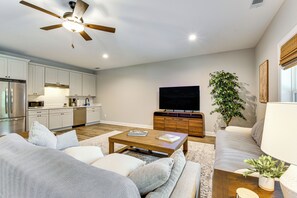 TV, fireplace, ping pong, books