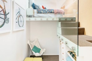 1 bedroom, iron/ironing board, WiFi, bed sheets - Trinity Studio Apartment (Christchurch)