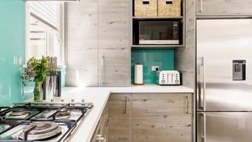 Micro-ondes, four, plaque de cuisson, lave-vaisselle