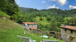 A hillside property with a small house, outdoor seating, and a pool. - Stunning home in Stazzema with WiFi (Stazzema)