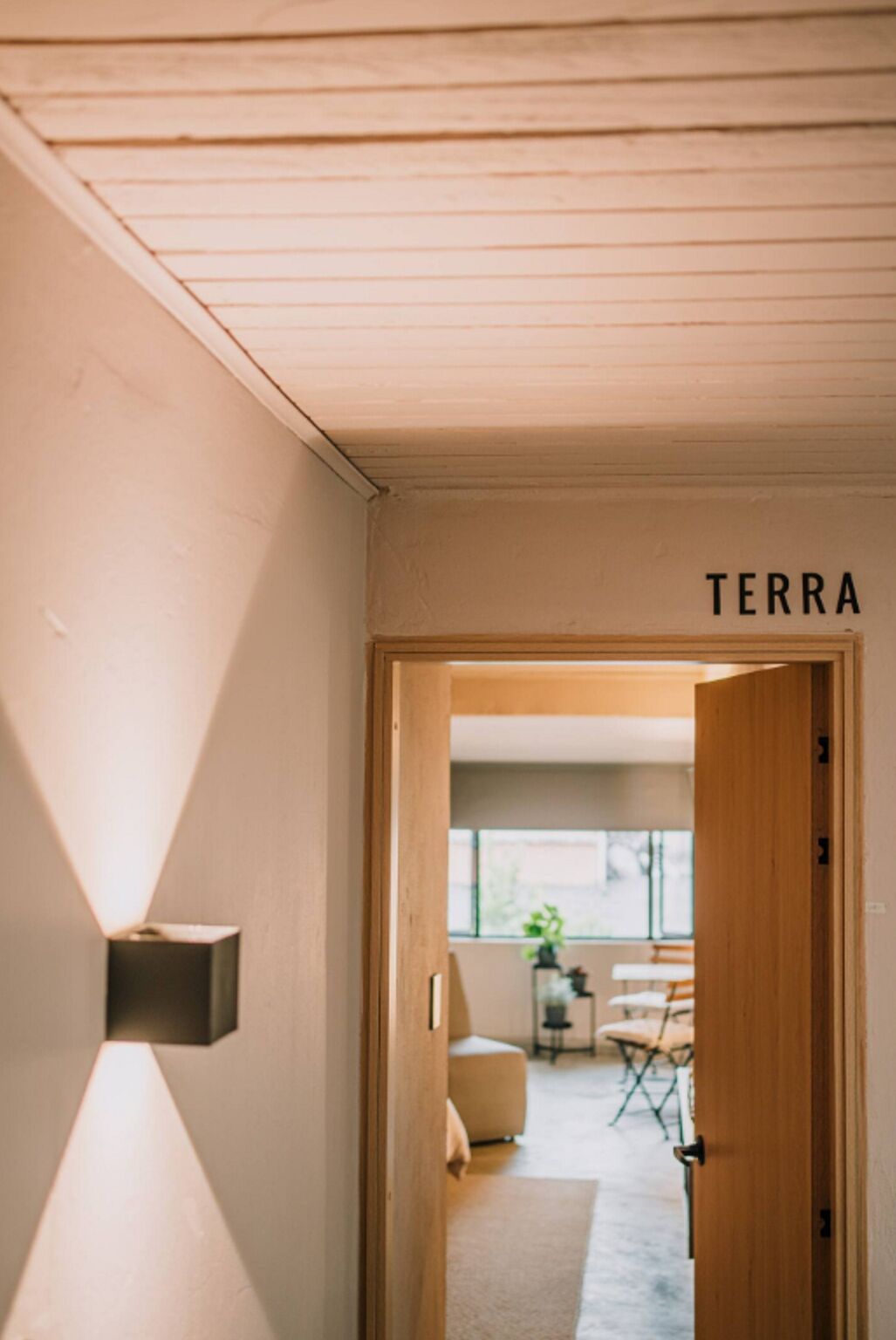 Minibar, wifi gratis y ropa de cama 